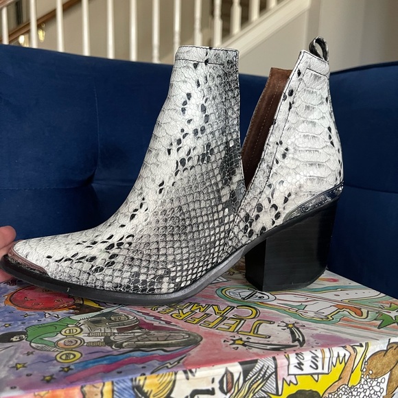 Jeffrey Campbell Cromwell snakeskin boot - Picture 7 of 12